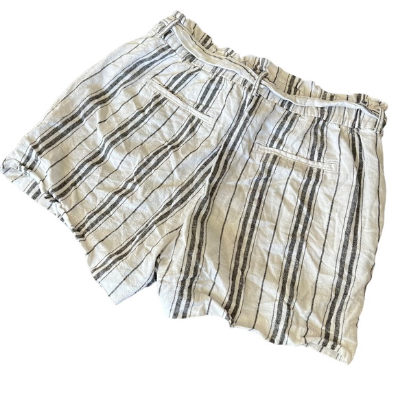 2/$15 Old Navy size 10 black and white stripe paper bag short linen blend - Picture 3 of 8
